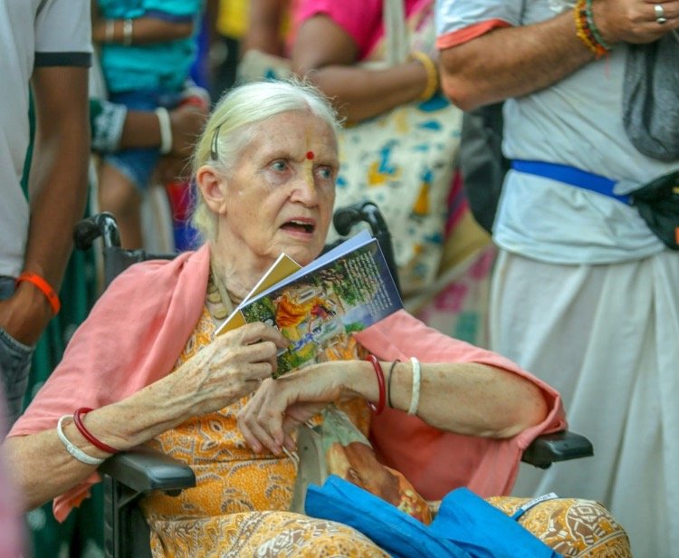 Young Devotee Reflects on Inspiring Service of Subhangi Devi Dasi